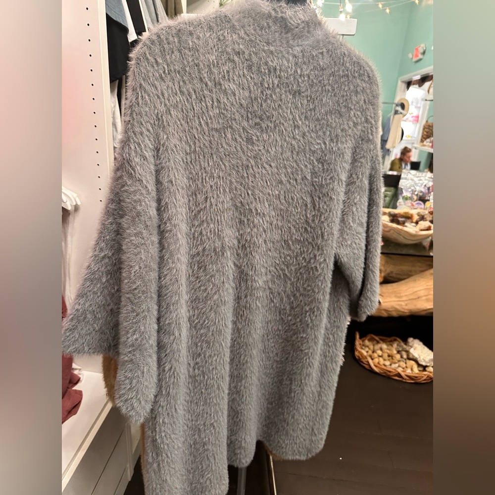 Cozy Fuzzy Eyelash Cardigan Kimono Soft Gray Open Front OS - Picture 4 of 5
